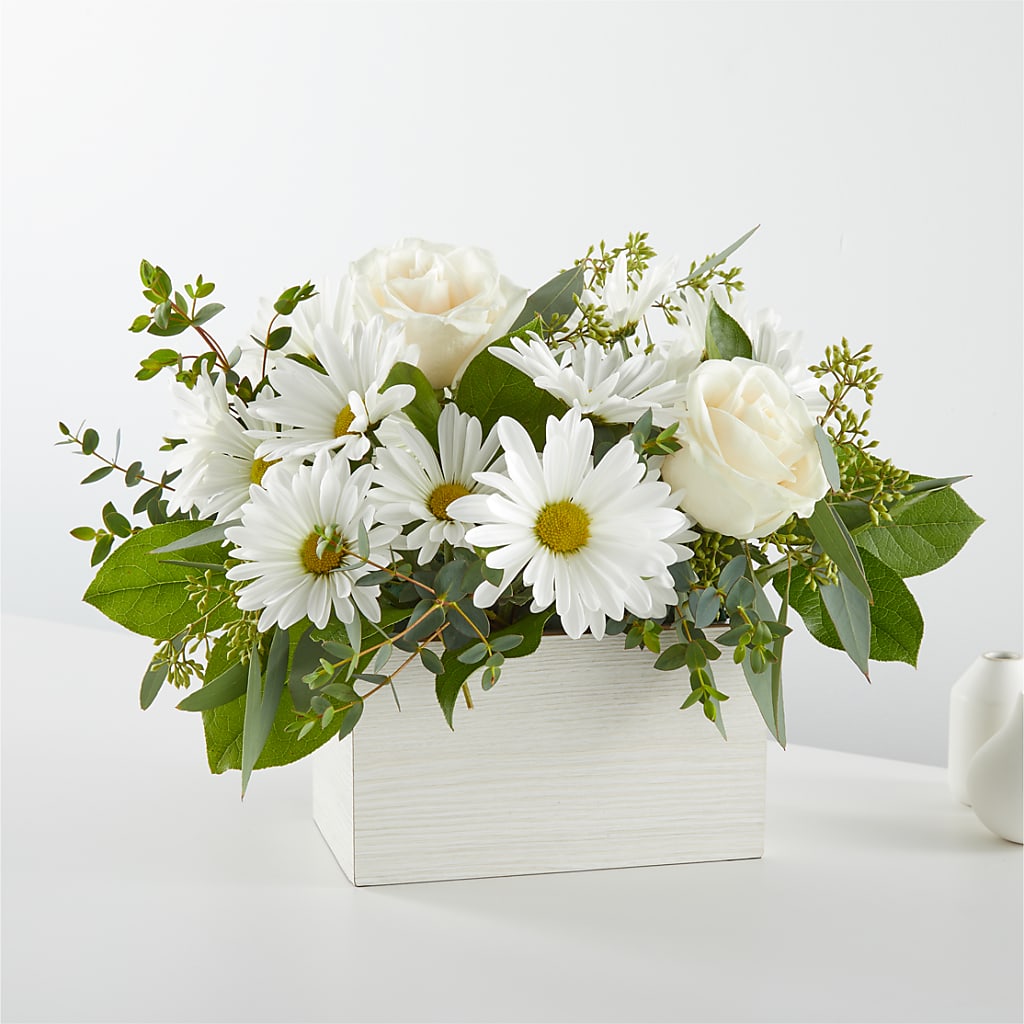 Fresh Linen Box Bouquet – Leekers Floral, Park City KS