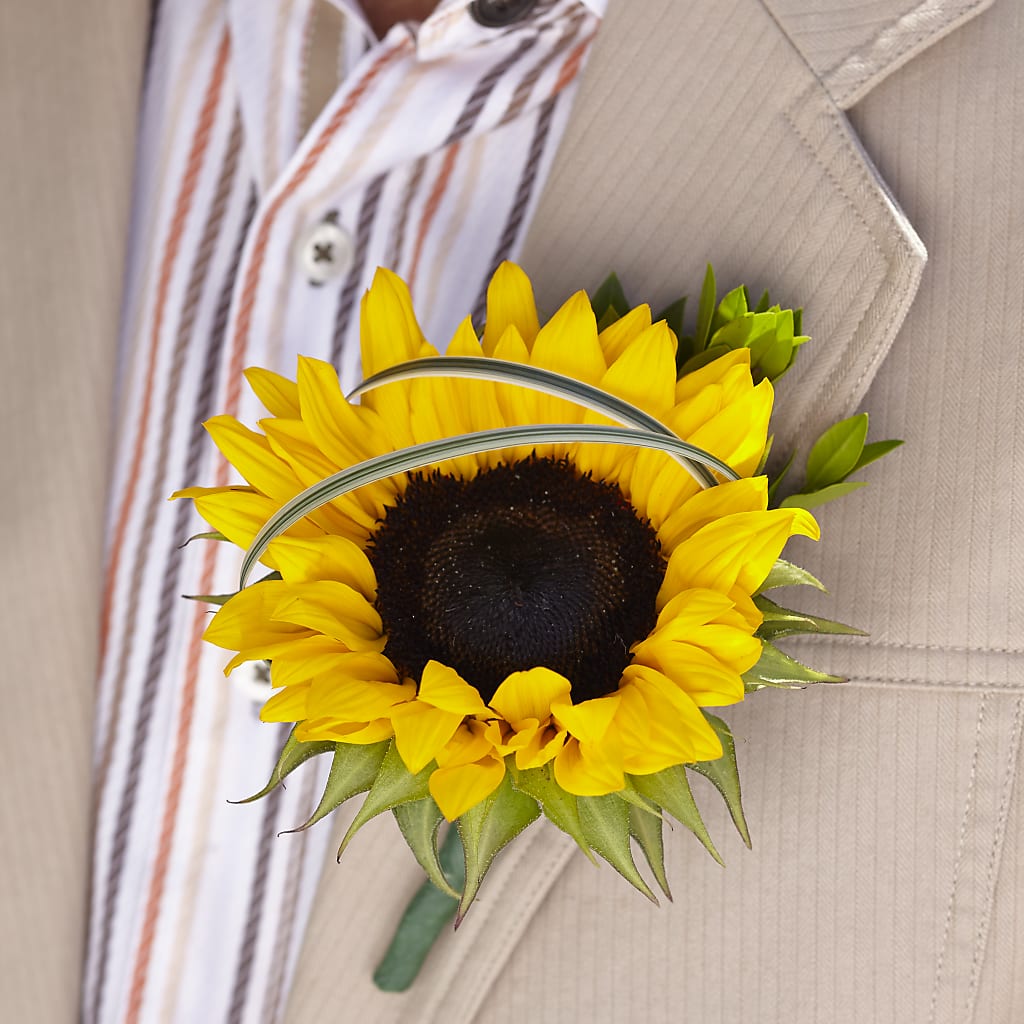 Free Spirit Boutonniere – Leekers Floral, Park City KS