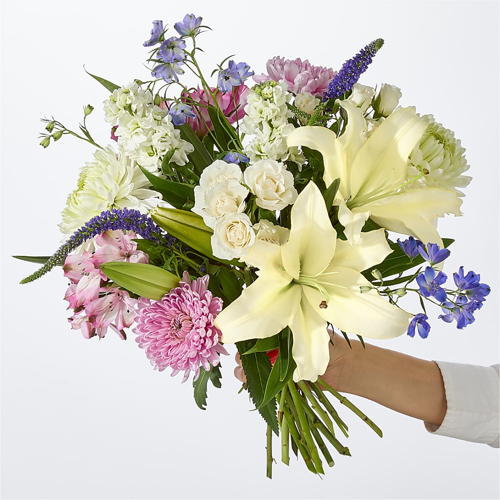 Winter Celebration Bouquet –  Leekers Floral, Park City KS