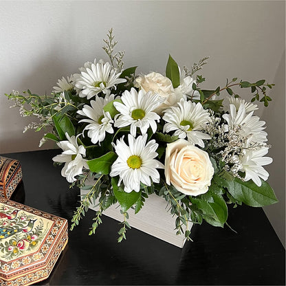 Fresh Linen Box Bouquet –  Leekers Floral, Park City KS