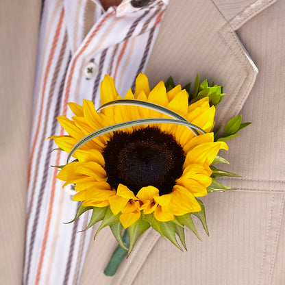 Free Spirit Boutonniere –  Leekers Floral, Park City KS