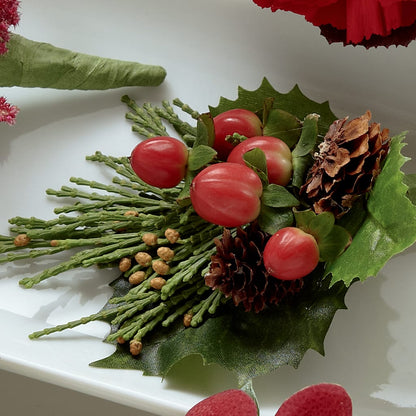 Red Berry Boutonniere –  Leekers Floral, Park City KS